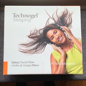 Deluxe Travel Pillow by Technogel NIB